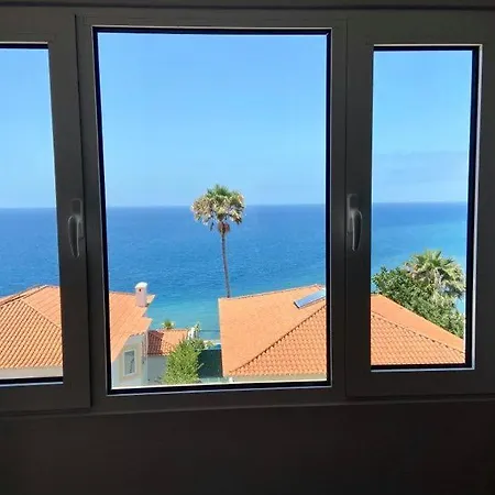 Ocean Cliffs Funchal (Madeira)