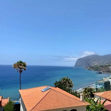 Ocean Cliffs דירה
