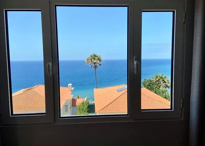 Ocean Cliffs 丰沙尔